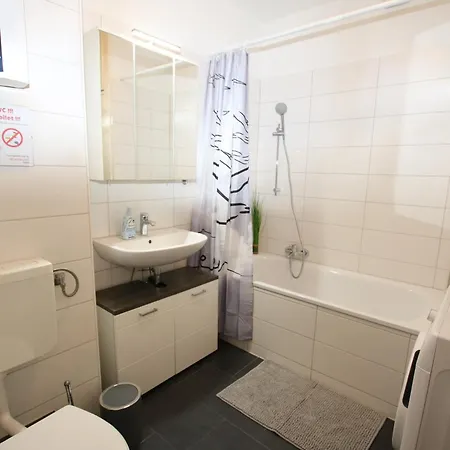 -mrliving- Modernes Mit Einzelbetten, Voll Ausgestattete Kueche, Balkon, Wlan, Parkplatz, Ideal Fuer Monteure -wz05- アパート